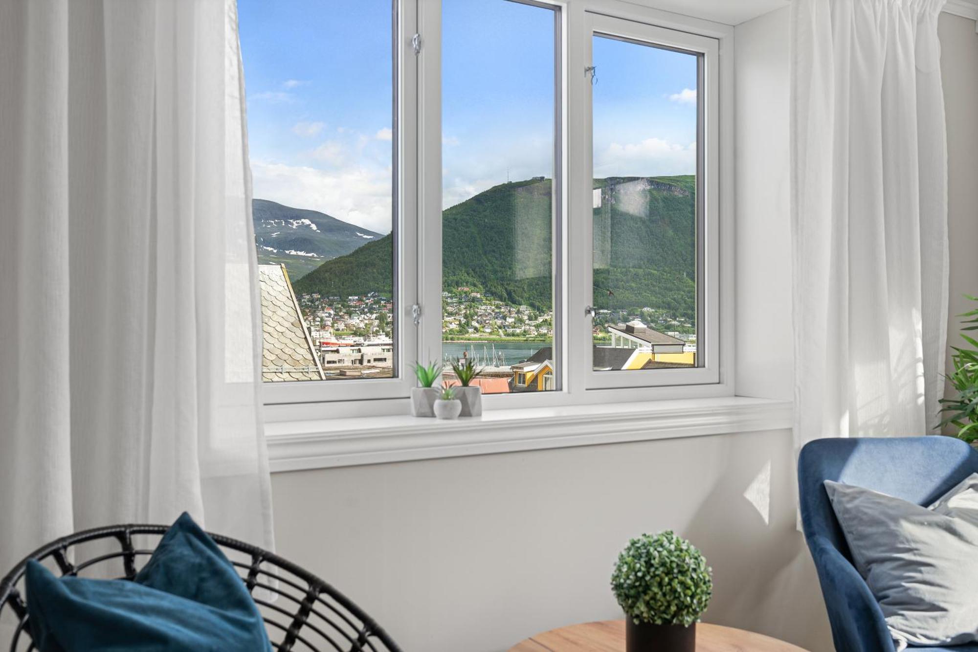Arctic Homes - Historical Tromso House With View Экстерьер фото