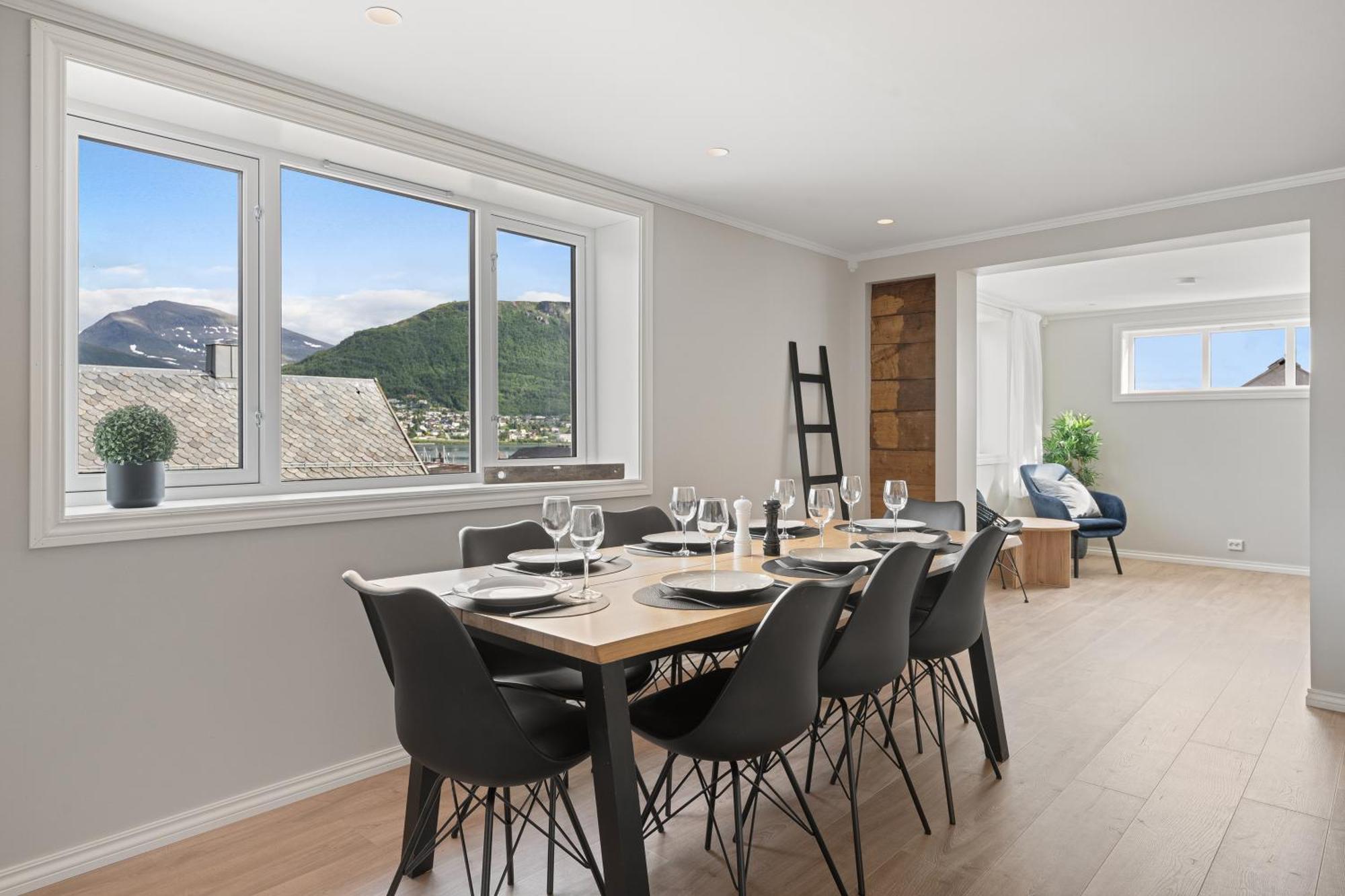 Arctic Homes - Historical Tromso House With View Экстерьер фото