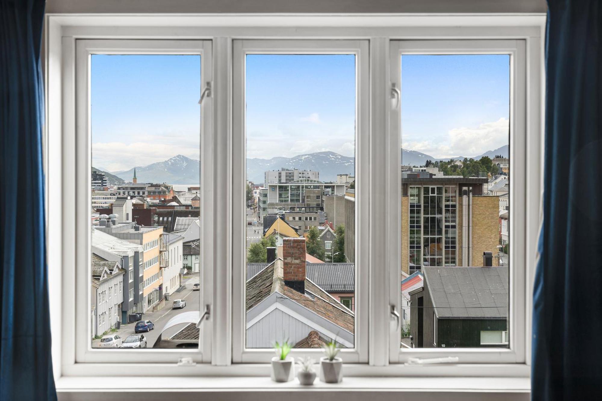 Arctic Homes - Historical Tromso House With View Экстерьер фото